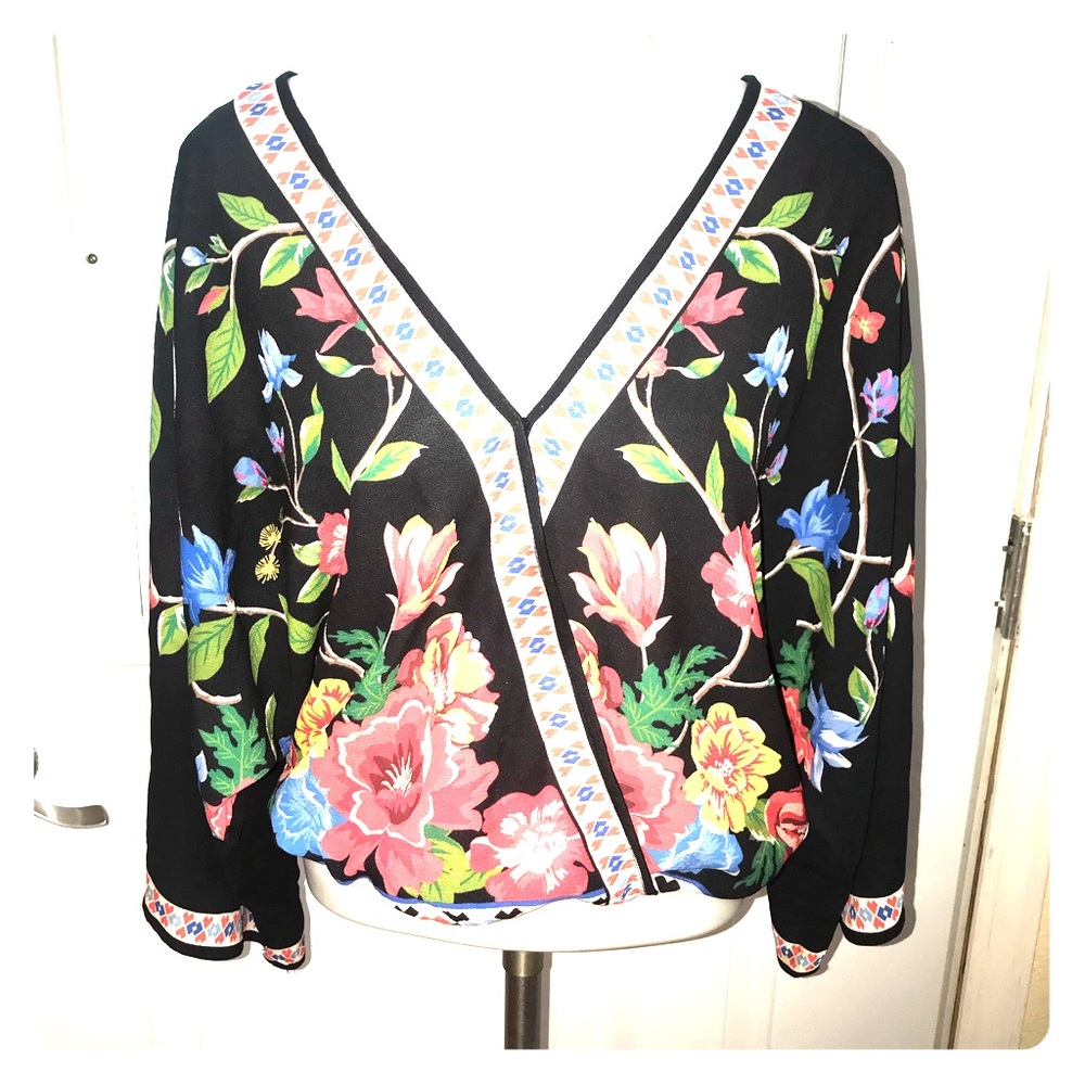 Floral crop top, v-neck